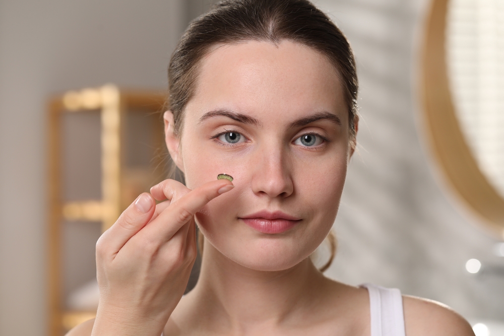 Young,Woman,With,Green,Color,Contact,Lens,Indoors,,Closeup